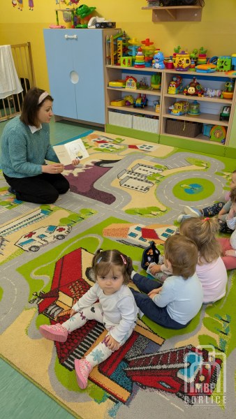 Biblioteka Gorlice, Bibliotekarka cztyta Nie płacz, Króliczku